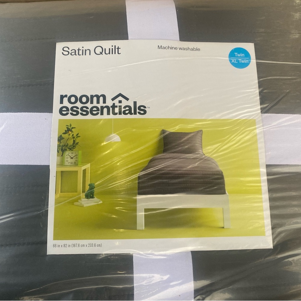 Room Essentials XL Twin Satin Quilt - Grey